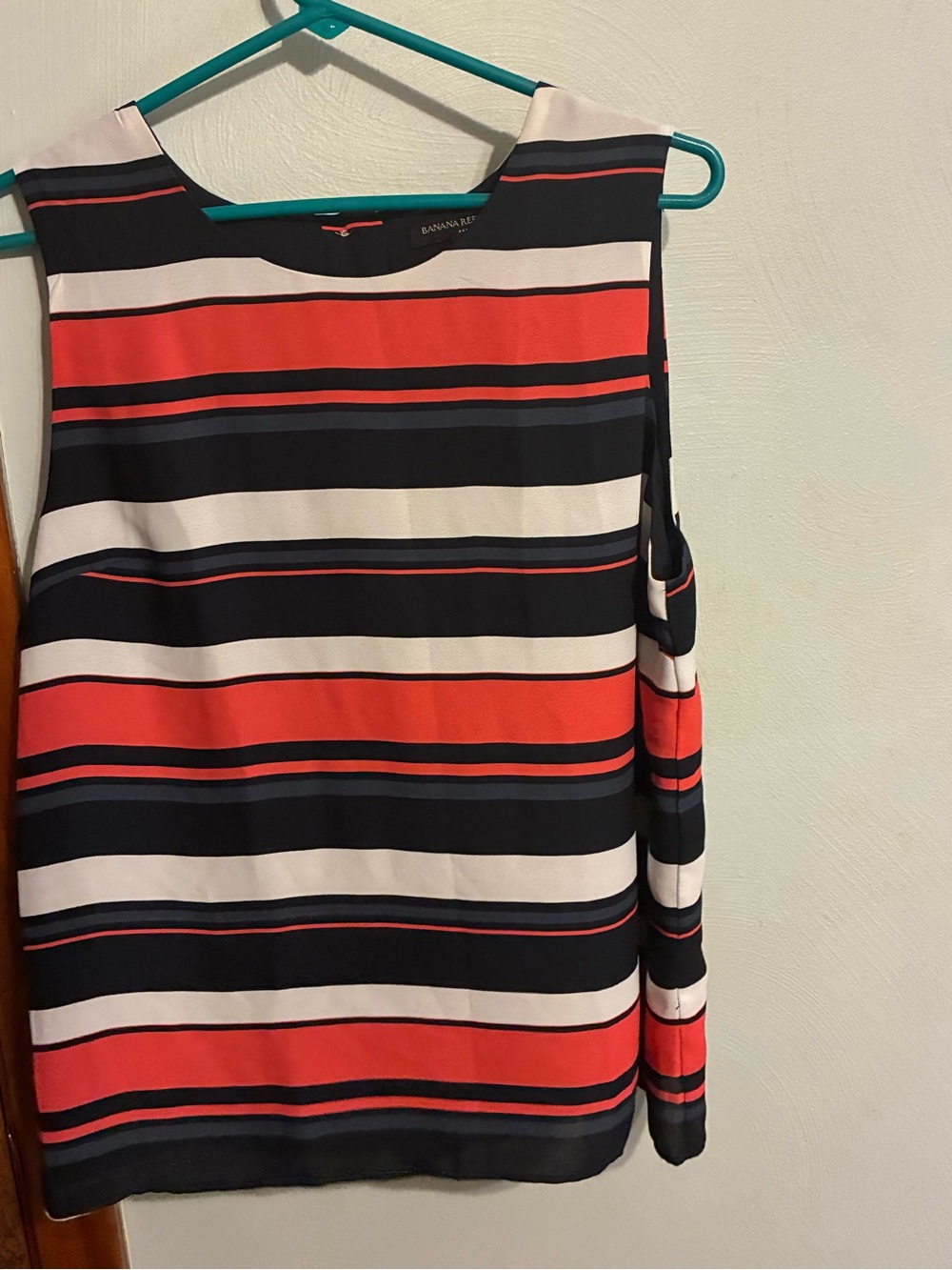 Ladies sleeveless shirt